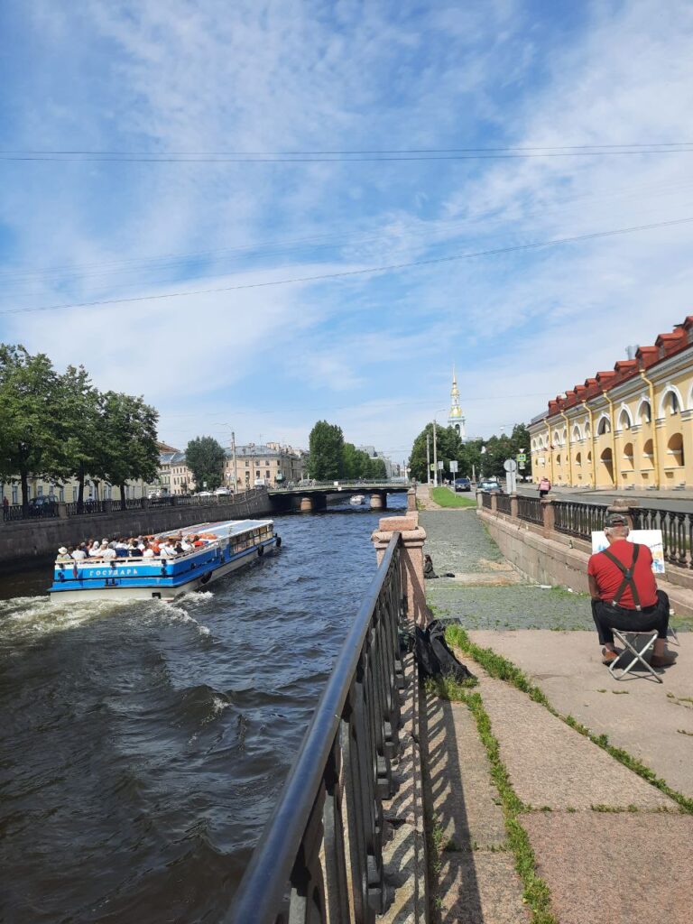 Экскурсии по рекам и каналам в спб